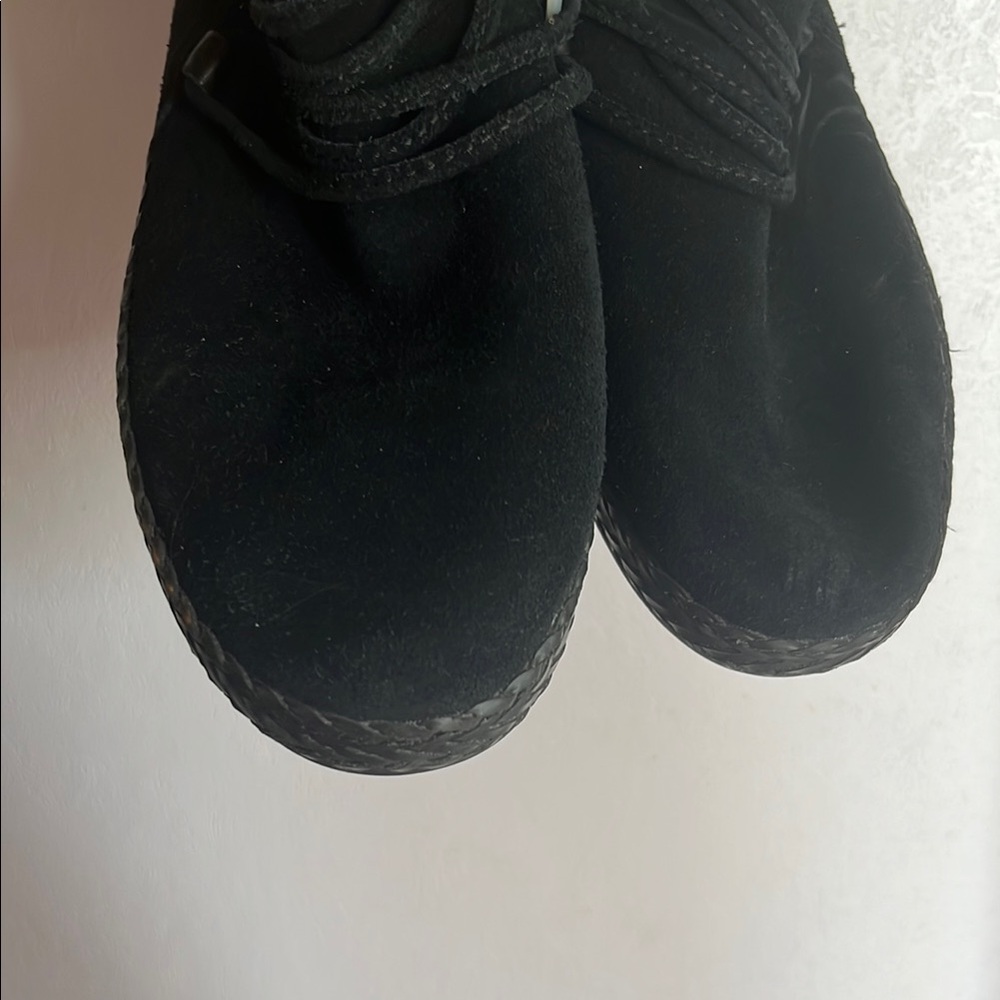 UGG Black Chukka Boots Sleek and Stylish - Picture 4 of 4